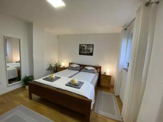 Sárkányhegyi Apartman - Balatonederics - 1
