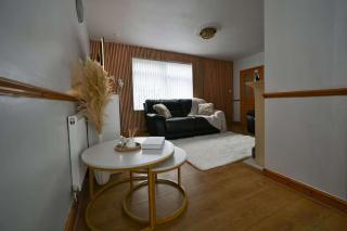 Wythenshawe Greenbrow Retreat - 8
