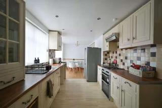 Wythenshawe Greenbrow Retreat - 6