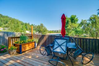 Cozy Roseburg Home with Fire Pit and Gas Grill! - Roseburg - 9