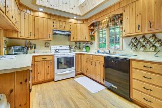 Lakefront Escape with Deck and Kayaks in Lovell! - North Lovell - 2