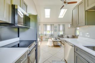 Close to Beach and P-Town! Cottage with Bay Views - 2