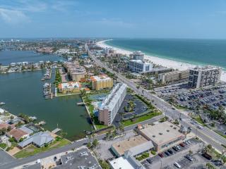 OPEN - New Owner-Renovation/Location/Walk to Beach - St Pete Beach - 9