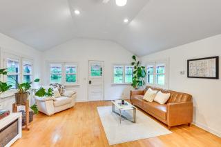 Walk to Kelsey Lake Cassopolis Home with Yard! - Cassopolis - 6