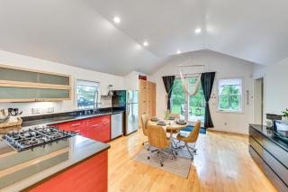 Walk to Kelsey Lake Cassopolis Home with Yard! - Cassopolis - 4