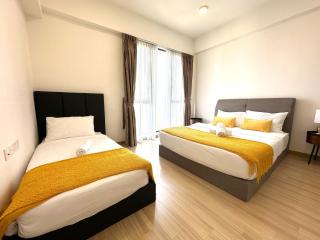 Deluxe Seaview Suite Tripe Bed with bath tub 25 - Tanjong Tokong - 7