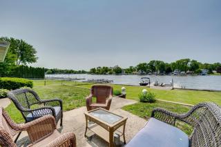 Riverfront Retreat with Dock and Kayaks in McHenry - McHenry - 0