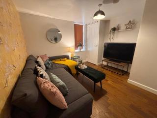 Fresh comfy space, feel at home. - 7