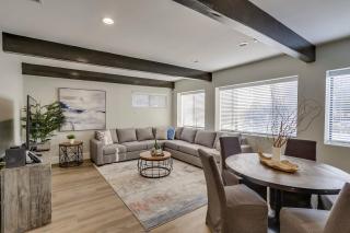 5 Bedroom plus loft room, 3 Bath home - Fullerton - 0