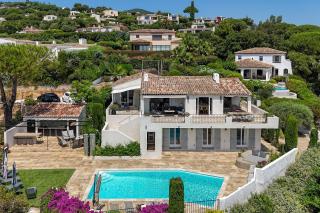 "La Chantyviere" Villa vue Exceptionnelle 180 degrés sur St Tropez avec plage privée - Sainte-Maxime - 9