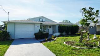 Coastal Breeze Retreat - Hudson - 0