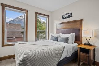 Peaks and Patio 3 Bedroom managed by Little Sister Getaways - 4