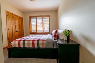 Creekside 2-Bedroom Condo - Canmore - 2