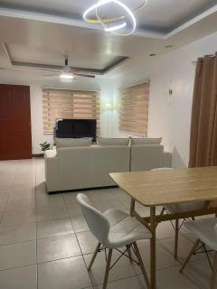 Elishas staycation place-your home away from home - Biñan - 2