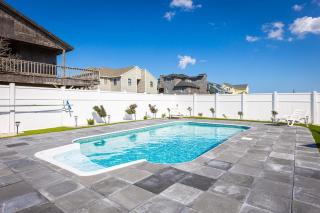 Renovated for 2025 Ocean Views & Backyard Oasis - Kitty Hawk - 8