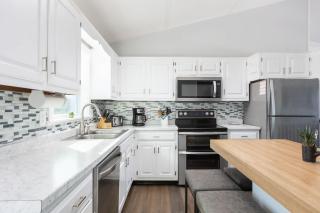 Renovated for 2025 Ocean Views & Backyard Oasis - Kitty Hawk - 3