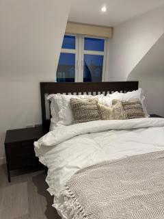 Quiet 2-Bed Flat, Sleeps 5, Free Parking Included - East Barnet - 0