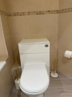 Quiet 2-Bed Flat, Sleeps 5, Free Parking Included - East Barnet - 8