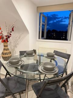Quiet 2-Bed Flat, Sleeps 5, Free Parking Included - East Barnet - 3