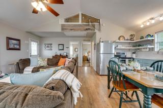 Fish and Boat Home with Spacious Yard in Seadrift - 7