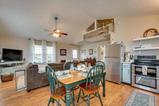 Fish and Boat Home with Spacious Yard in Seadrift - 4