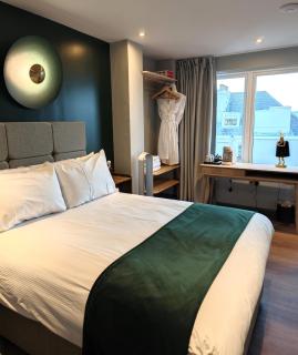 Pinnacle Suites Hotel - 2