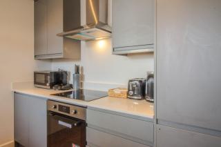 modern 2 bedroom @ Nine Elms Station B - 1