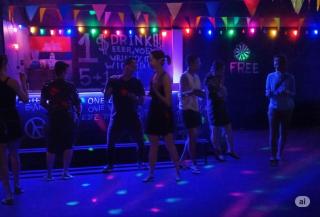 FULL MOON HOSTEL sky bar PARTY in Pub Street el rincón Español - Siem Reap - 8