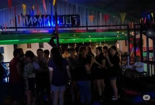 FULL MOON HOSTEL sky bar PARTY in Pub Street el rincón Español - Siem Reap - 9