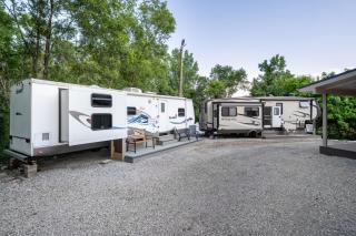 Pet-Friendly 2BR Camper with Fire Pit Grill - Gary - 8