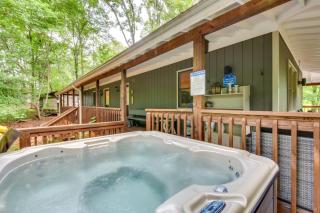 6 Miles to Helen Cabin with Hot Tub and Views! - Clarkesville - 9