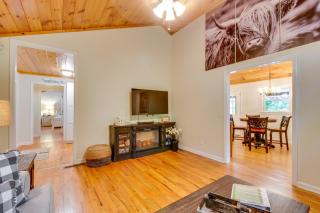 6 Miles to Helen Cabin with Hot Tub and Views! - Clarkesville - 5