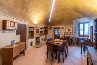 Historic Palace Overlooking Piana Di Navelli - 2