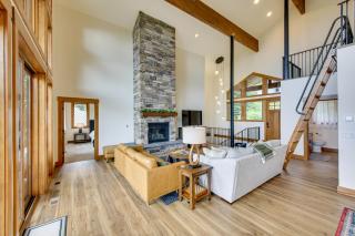 On Schweitzer Mountain Scenic Home with Decks! - Sandpoint - 8