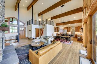 On Schweitzer Mountain Scenic Home with Decks! - Sandpoint - 7