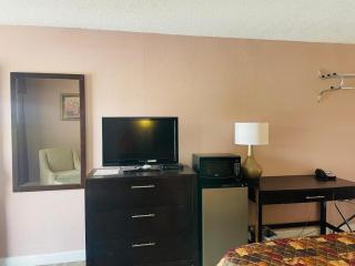 Finn's Motel - 5