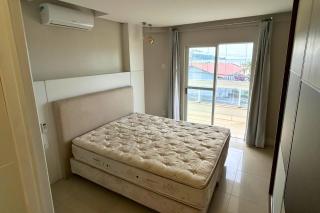 Lindo apartamento sobre a avenida principal com vista mar - 1