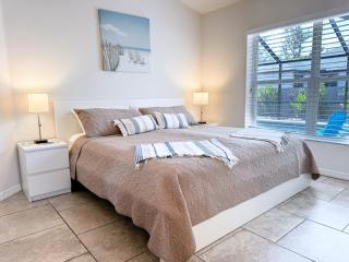 Villa Happy Gator - Relaxing Pool Retreat with Minutes to Beaches - Venice - 7