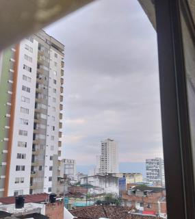 HABITACION COMODA CENTRAL, NO FAMILIAR, TODOs LOS SERVISIOS - Bucaramanga - 0