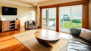 The Planet - Waterfront 3-Bedroom, 3-Bathroom Penthouse Suite at REAL Watersports - Waves - 5