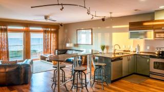 The Planet - Waterfront 3-Bedroom, 3-Bathroom Penthouse Suite at REAL Watersports - Waves - 7