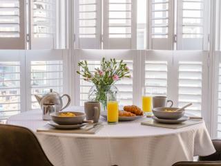 1 Bed in Tenby 82836 - 4