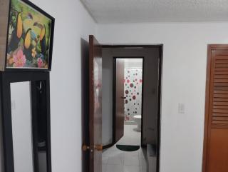 HABITACION COMODA CENTRAL, NO FAMILIAR, TODOs LOS SERVISIOS - Bucaramanga - 1