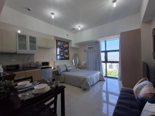 Cozy Studio Unit McKinley Hill - Manila - 2