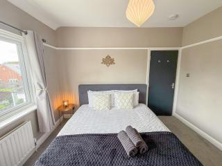 Comfy 3-bedroom House in New Malden with FREE Parking and Garden near Raynes Park, Kingston upon Thames, Wimbledon, Surbiton - 3
