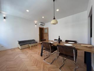 Spacious 2BR Apt in Split Center with Balcony - Split - 9