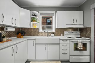 The Canary 2BR Gem in Downtown Drumheller - Drumheller - 7