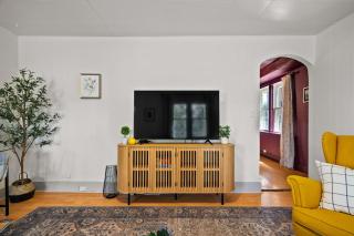 The Canary 2BR Gem in Downtown Drumheller - Drumheller - 3