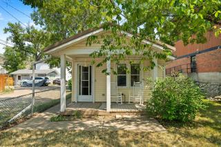 The Canary 2BR Gem in Downtown Drumheller - Drumheller - 9