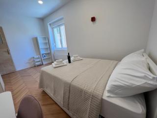 Spacious 2BR Apt in Split Center with Balcony - Split - 4